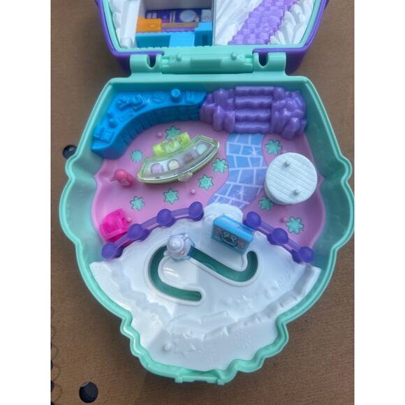 Polly Pocket Snow Sweet Penguin Compact Playset not All Accessories are Included - Picture 5 of 5